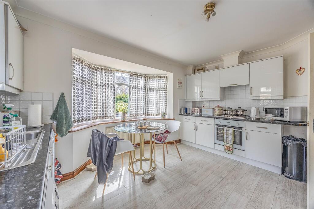 House in Southend-on-Sea - More