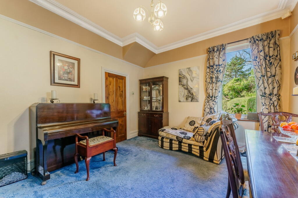 House in Selby, Westfield - More