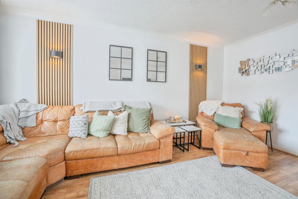 House in Cardiff, Llantrisant - View 3