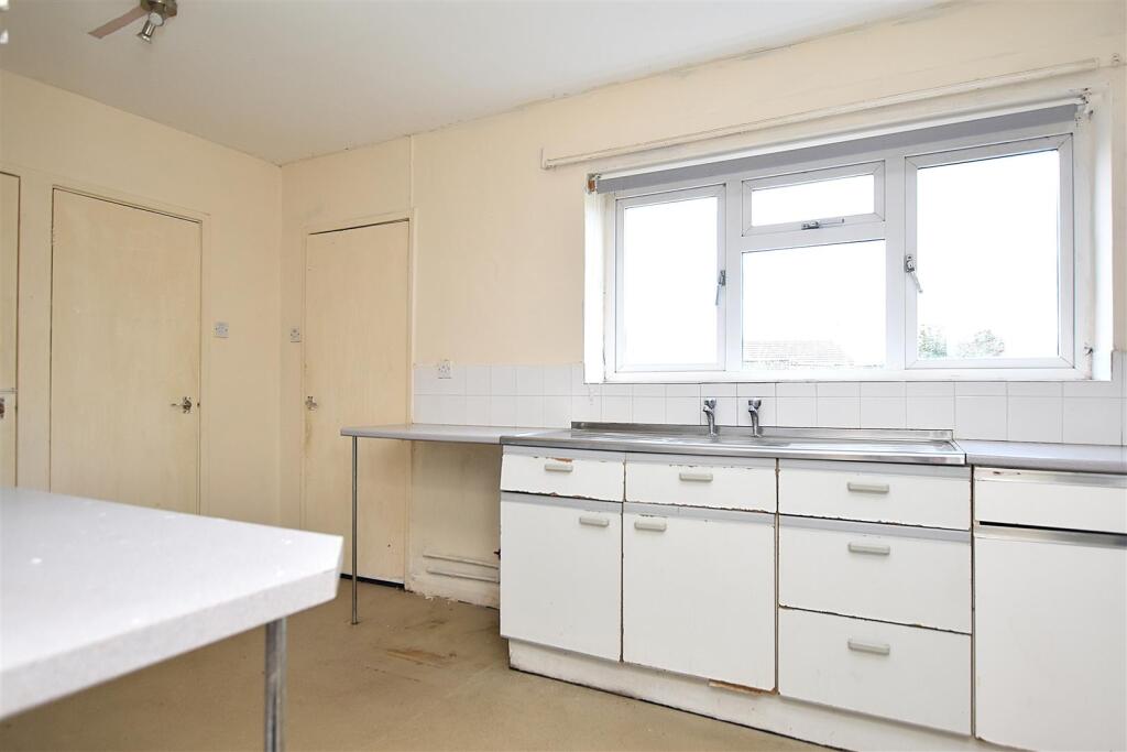 House in Llandudno, Caia Park - More