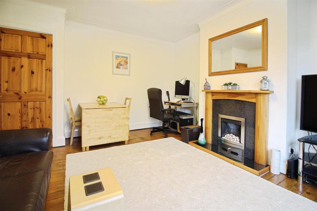 Apartment in Leeds - View 3