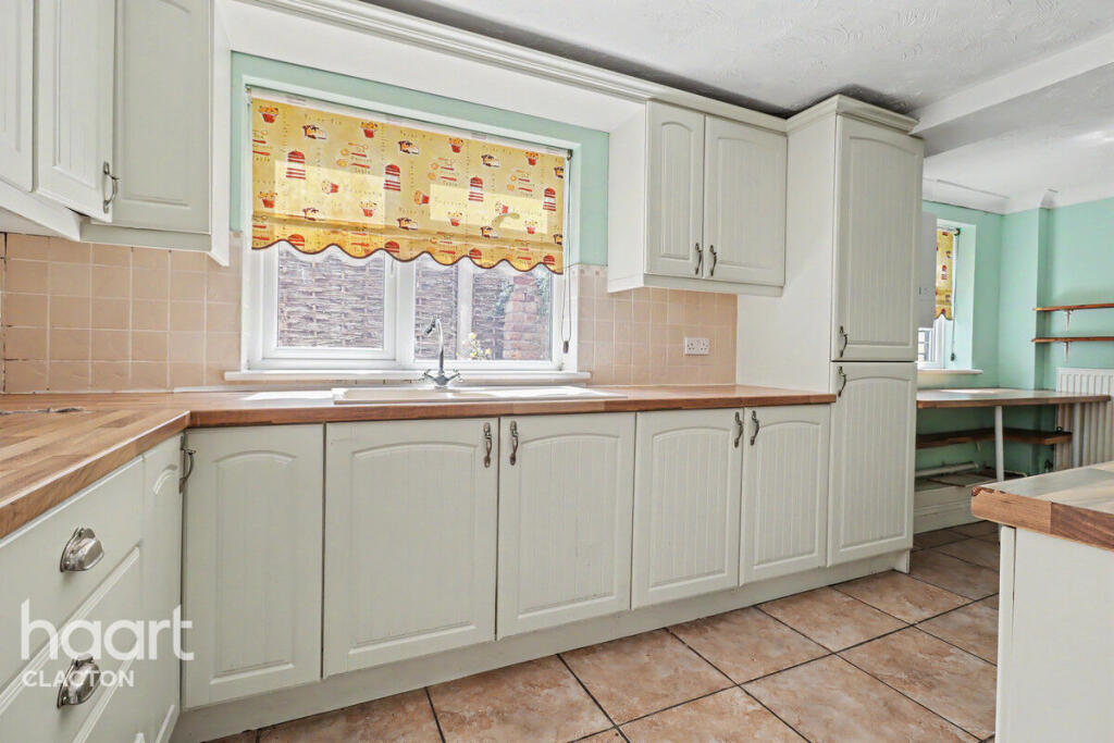 House in Walton-on-the-Naze, Frinton and Walton - View 5