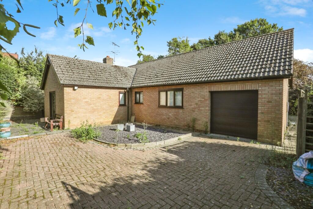 3-bed detached on Hill House Lane, IP6, £350,000