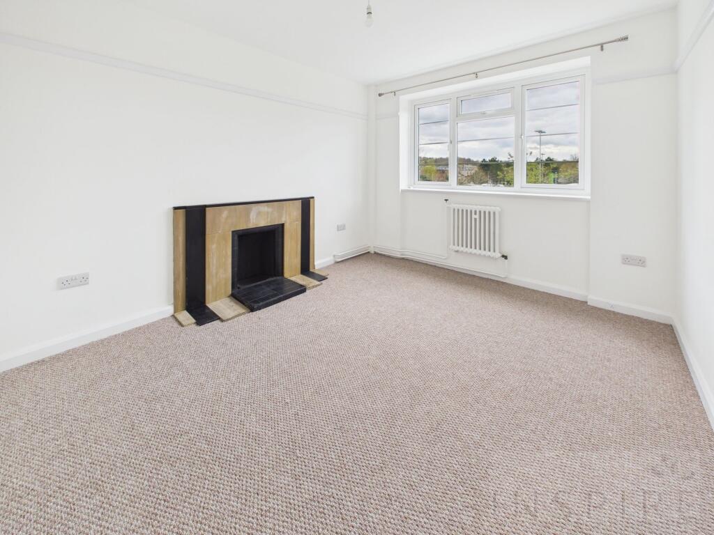 Apartment in Horsham, West Sussex - More
