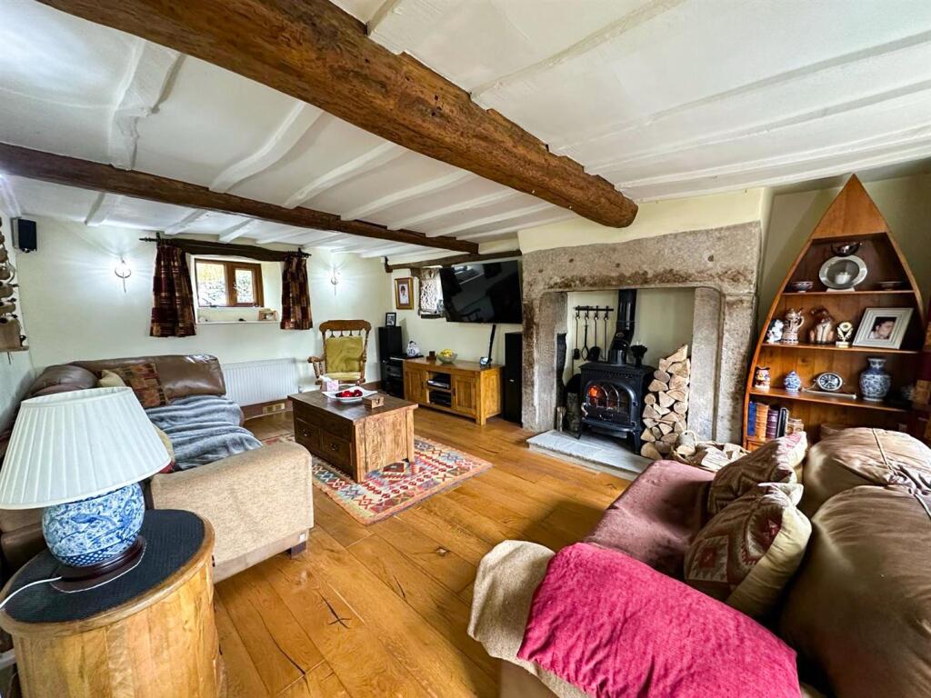 House in Keighley, Birchcliffe - View 4