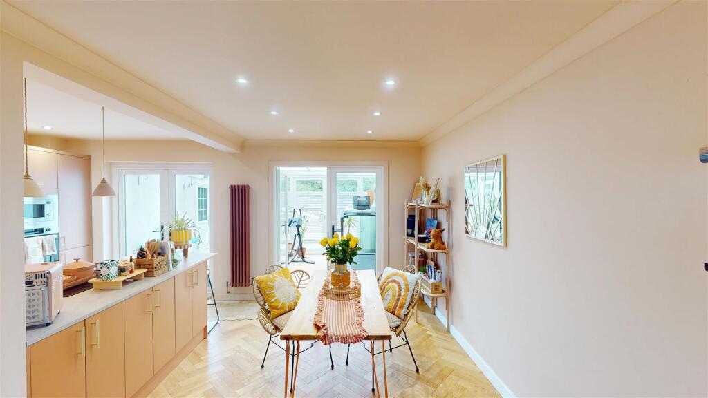 House in Cowbridge, Llanblethian - View 3