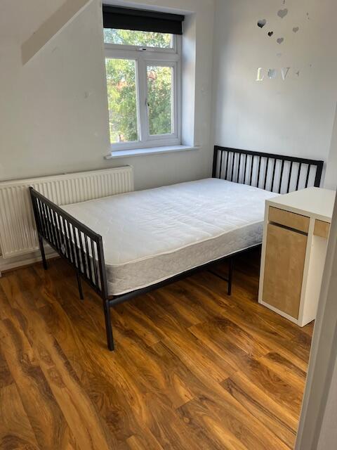 Main image of property: Maple Gardens, Reading, Berkshire, RG2