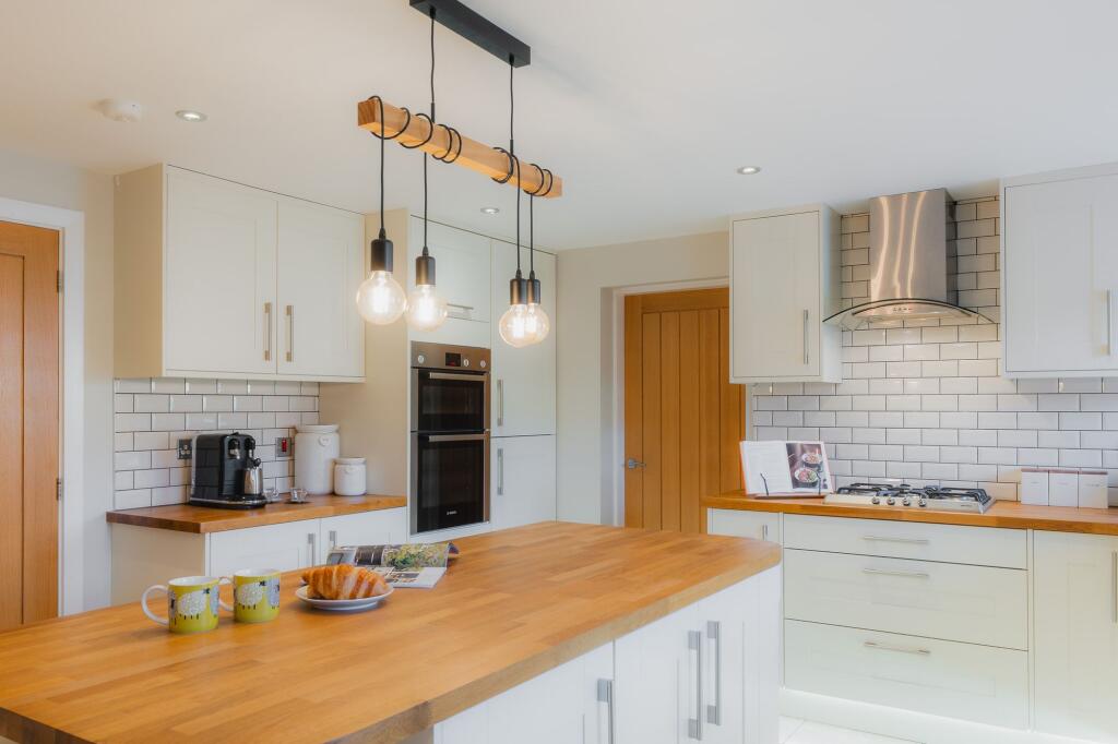 5 Dunham Hall Mews, Dunham On The Hill, WA6 0LU photo 4