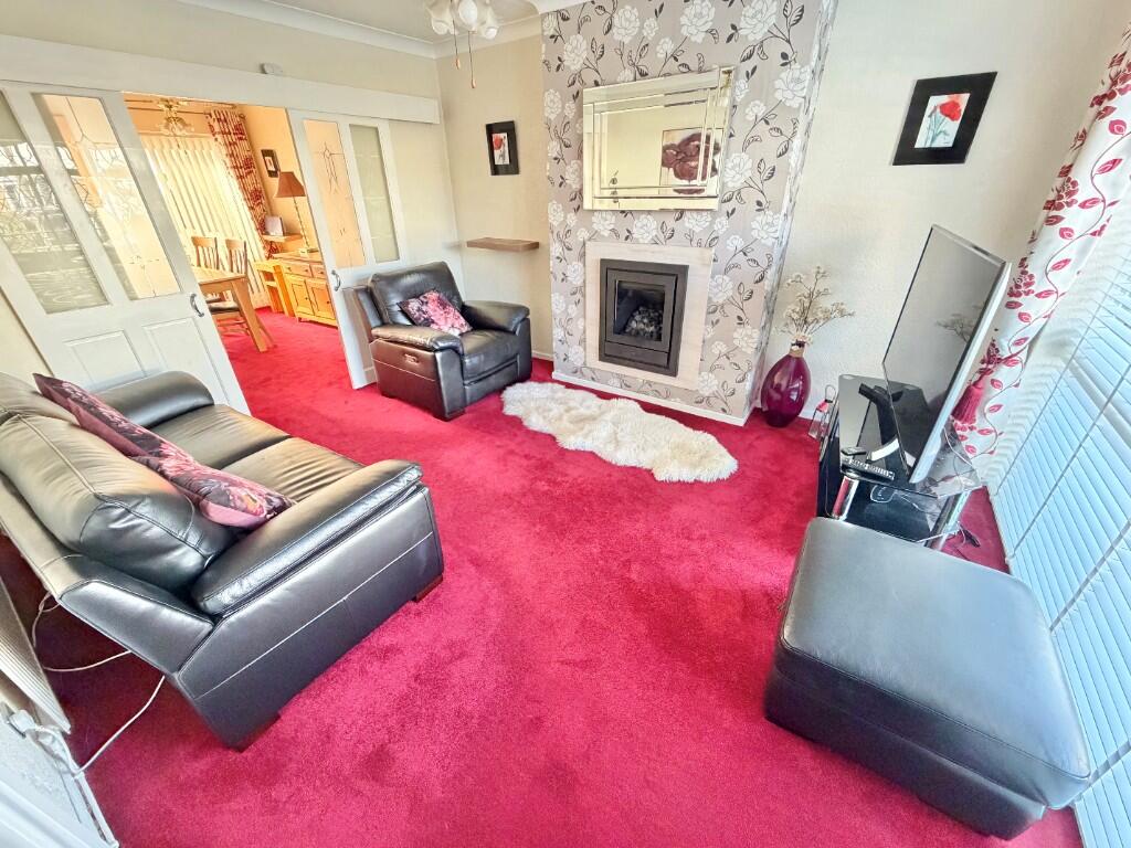Braeside Close, Great Sutton - View 3