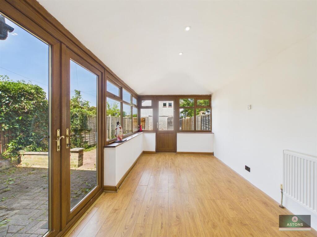 House in Crawley, Langley Green - View 3