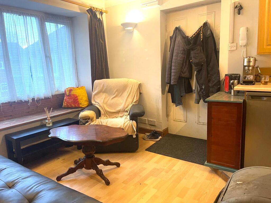 Fairhaven Close, St. Mellons, Cardiff photo 4