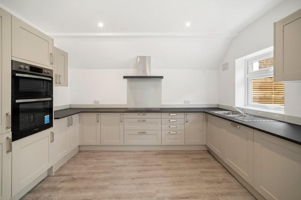 House in London - View 3