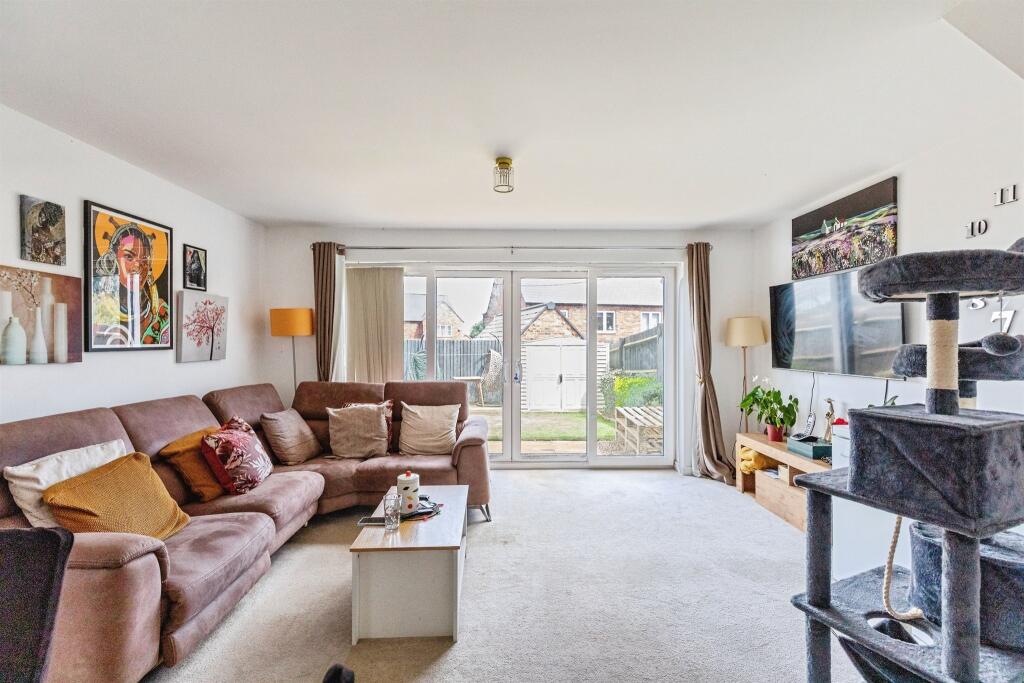 House in Northampton, Wellingborough - View 2