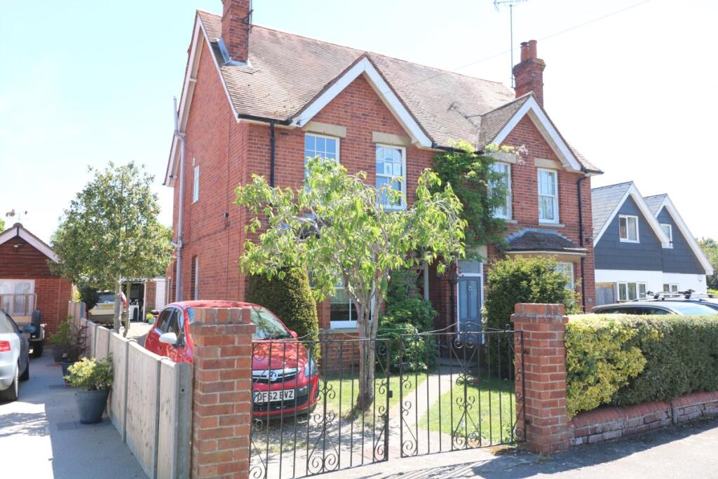 Main image of property: Horseshoe Road, Pangbourne, RG8