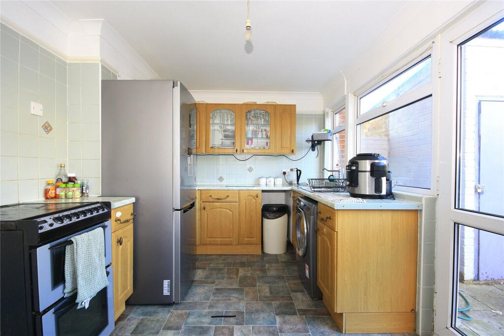 Millbrook Drive, West Leigh, Havant, Hampshire, PO9 - View 3