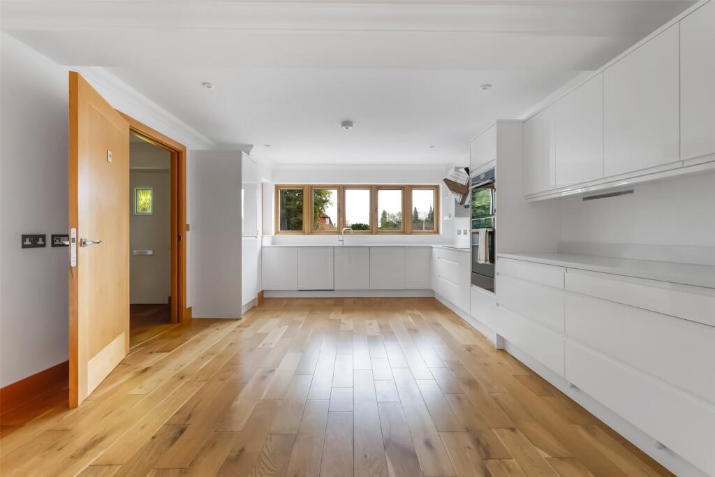 House in Tandridge, Bletchingley - View 5