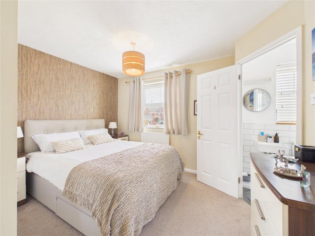 House in Worcester, Lyppard Grange, Warndon - View 4