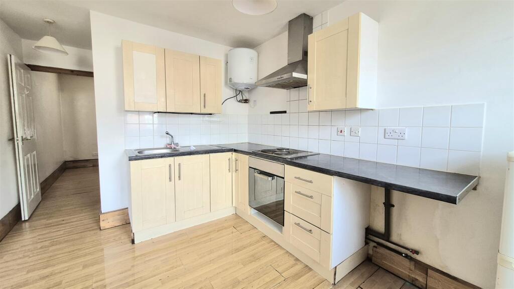 Apartment in Luton - View 5