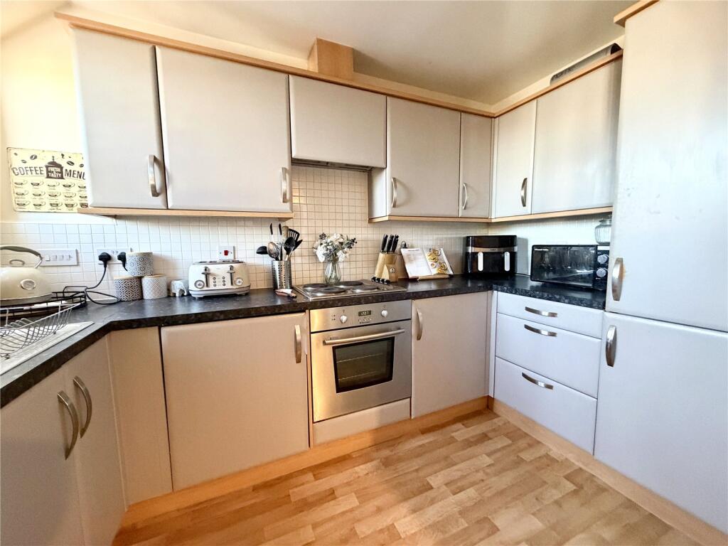 Apartment in Swindon, Haydon Wick - View 4