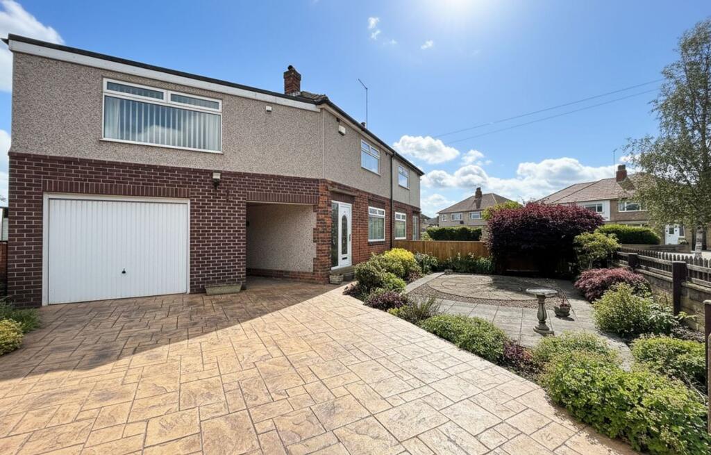 3-bed semi-detached on Edgeware Road, Huddersfield, HD5, £240,000