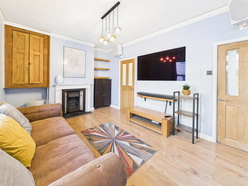 House in Gloucester - View 2