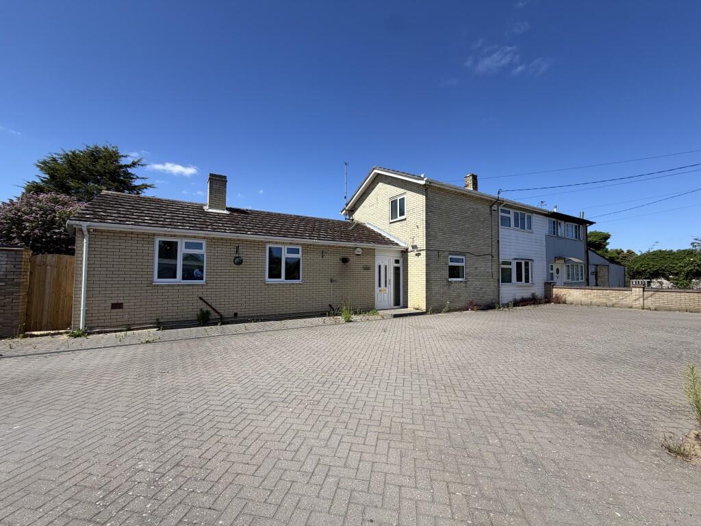 Main image of property: 2 Brookmans Farm Cottages, Low Road, Harwich, Essex CO12 3TT