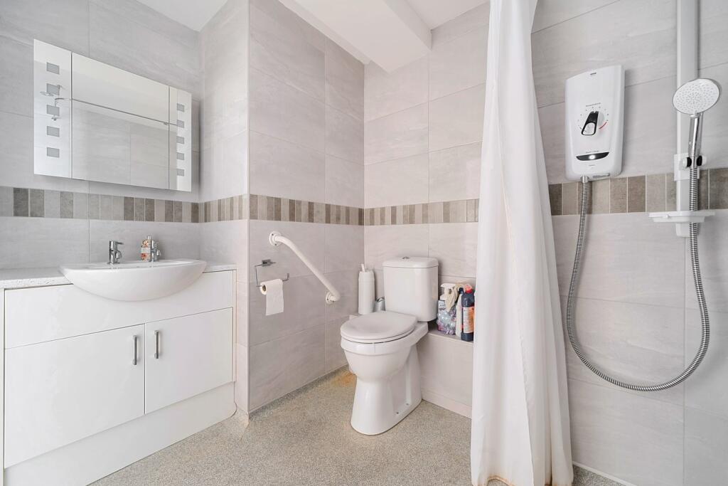 Apartment in Wokingham - More