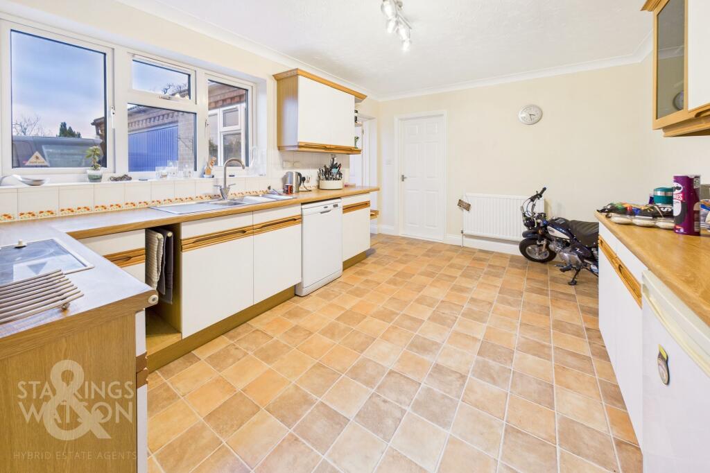 Walpole Close, Broome, Bungay photo 4