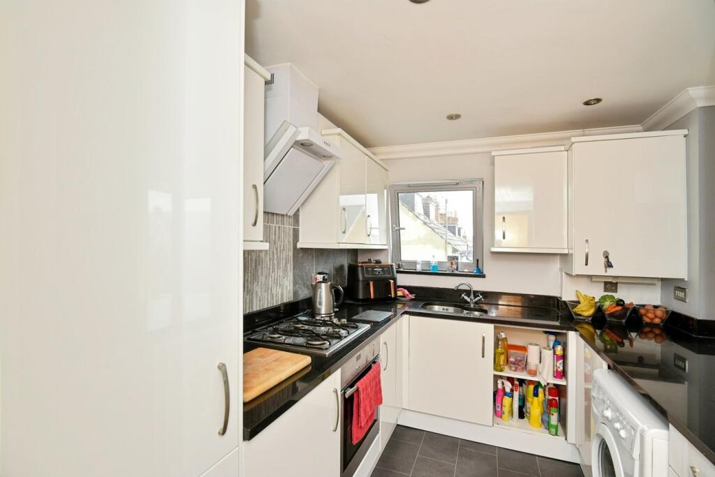 Apartment in Maidstone, Kent - View 5