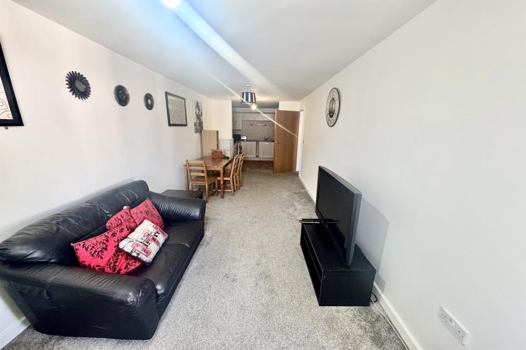 18/Benedictine Court, CV1 photo 2