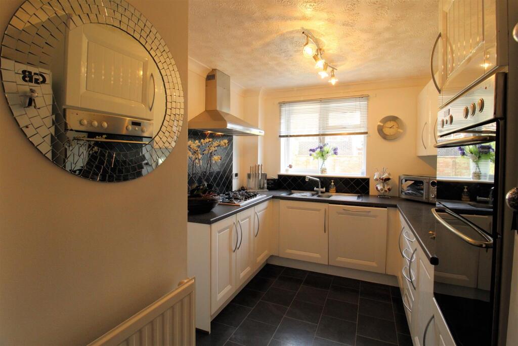Walton Close, South Wootton, King's Lynn photo 3