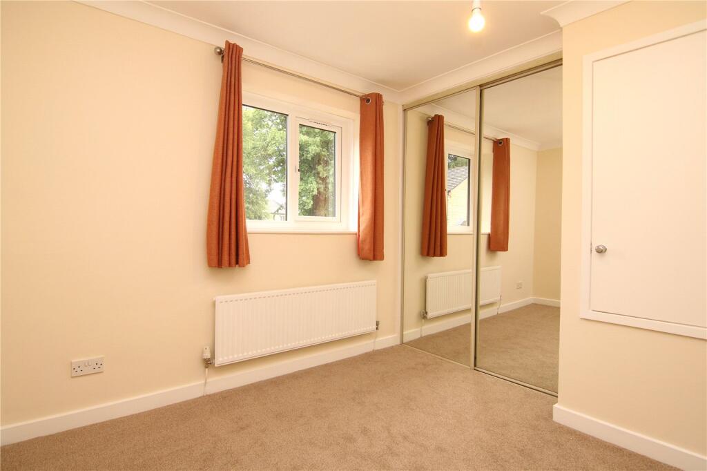 House in Bradford, Steeton with Eastburn - More