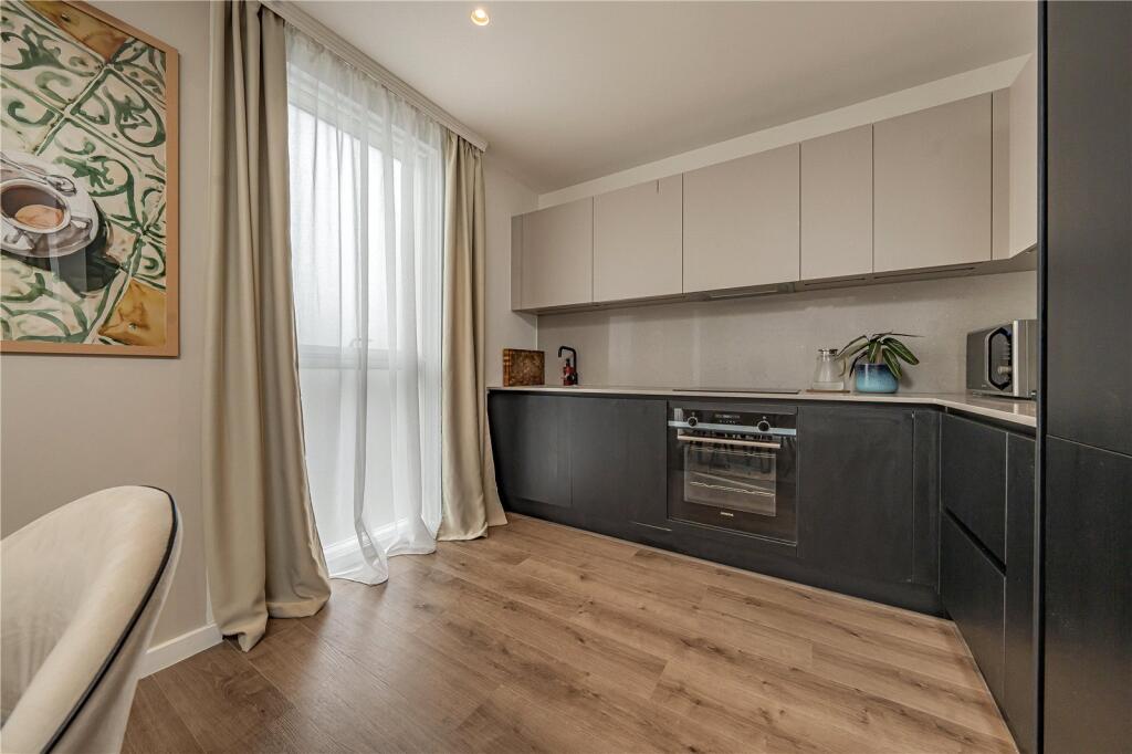 Apartment in London, Merton Park - More