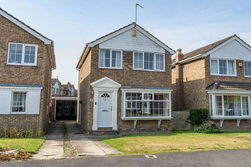 3-bed detached on West Nooks, Haxby, YO32 3FD, £340,000