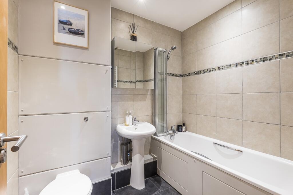 Apartment in London - More