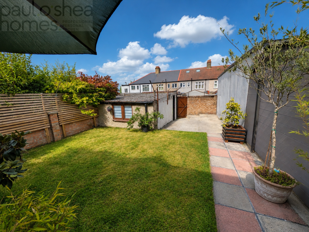 House in London, Norbury - More