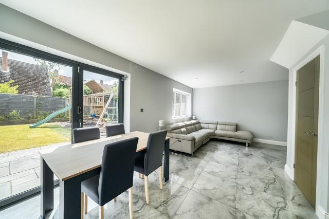 Ferrard Close, Ascot photo 3