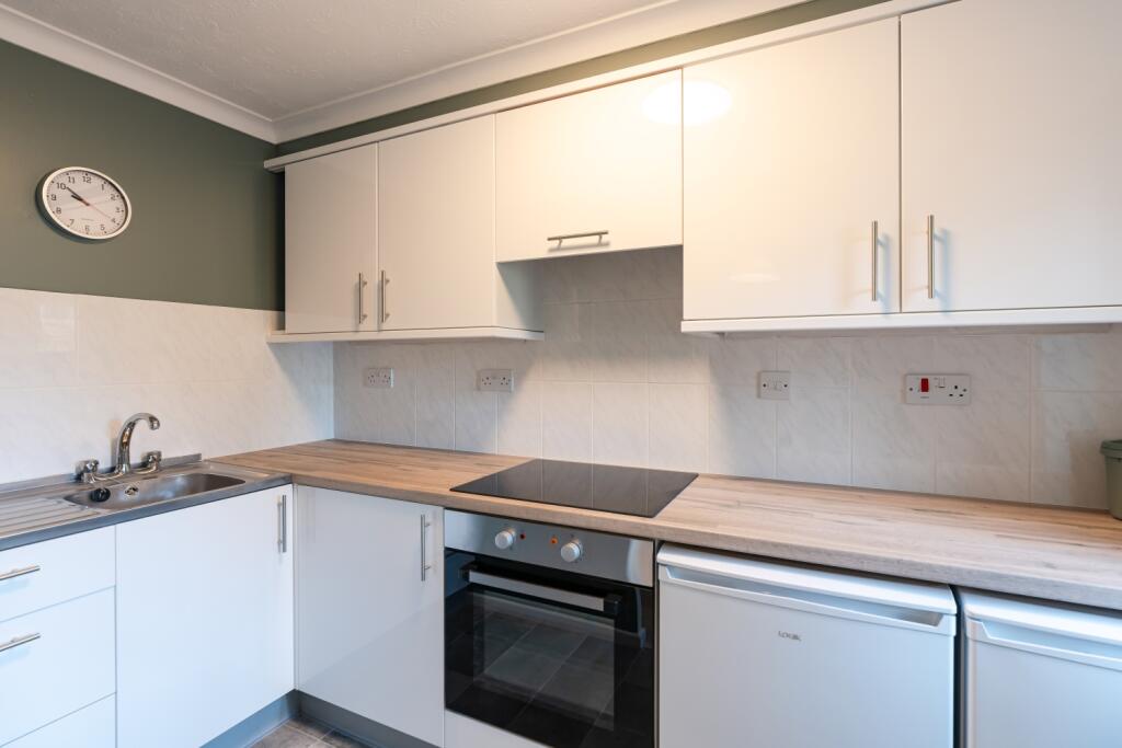 Main image of property: Levery Close, Abingdon, OX14