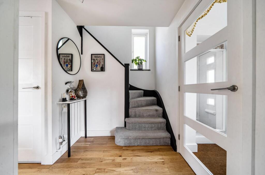 House in Guildford - View 4