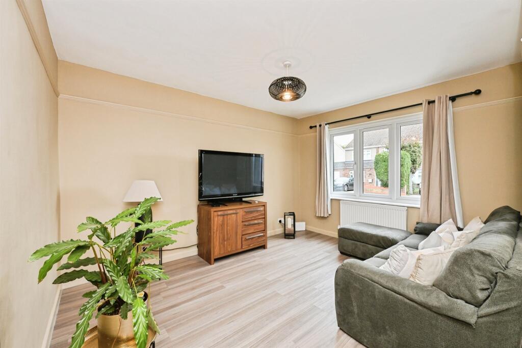 House in Broxbourne, Wormley - View 3