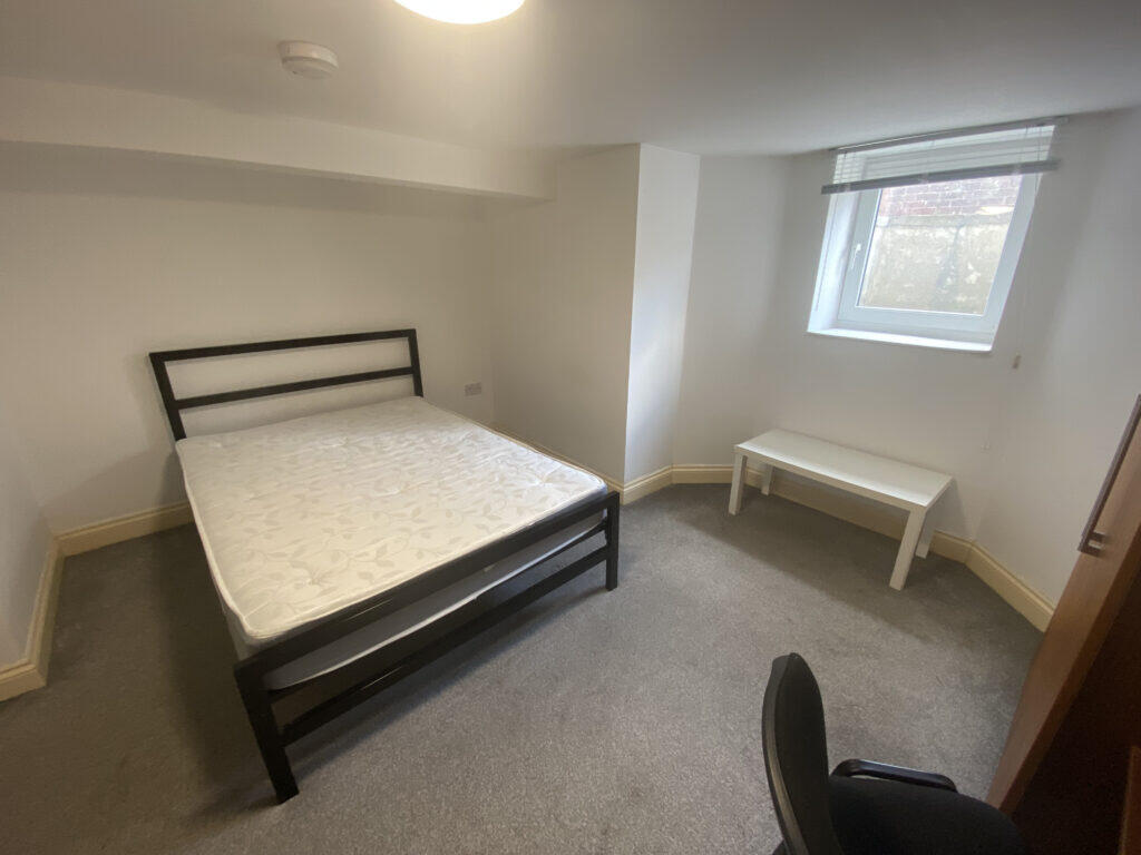 6 bedroom terraced house for rent