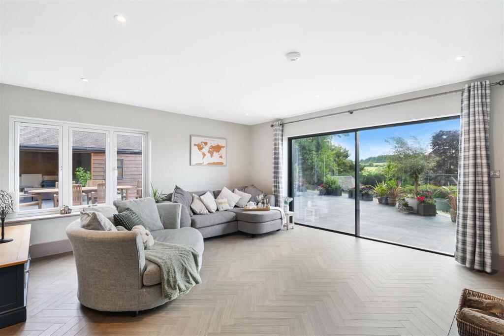 Hazelwood Lane, Chipstead photo 4