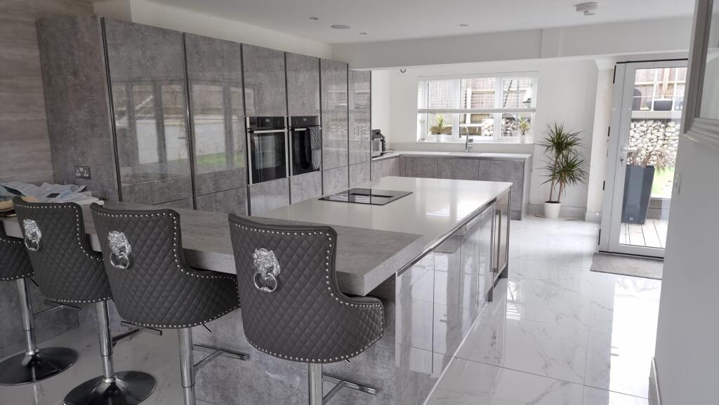 House in Weedon Bec - More
