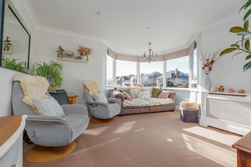 Apartment in Bournemouth, Moordown - View 3