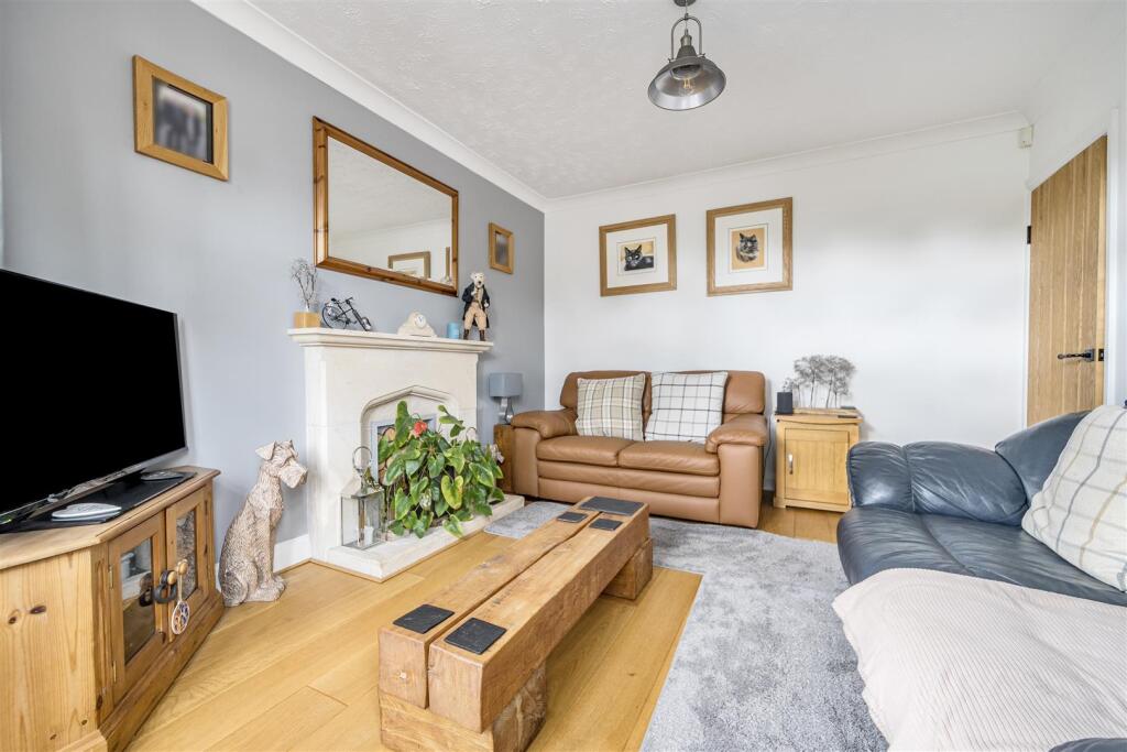 Western Avenue, Woodley, Reading, Berkshire, RG5 photo 3