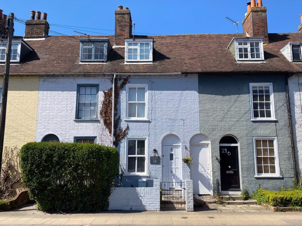Main image of property: Southampton Road, Lymington, SO41