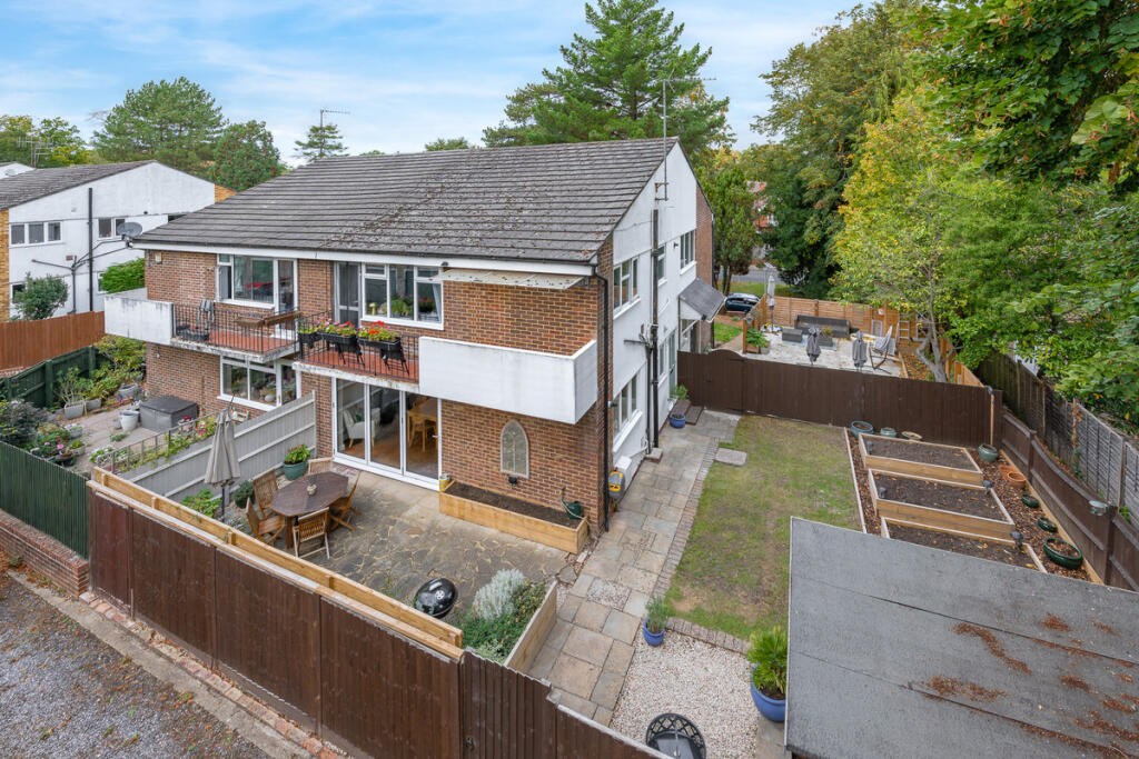 Apartment in Woking, St John's, Horsell - View 4