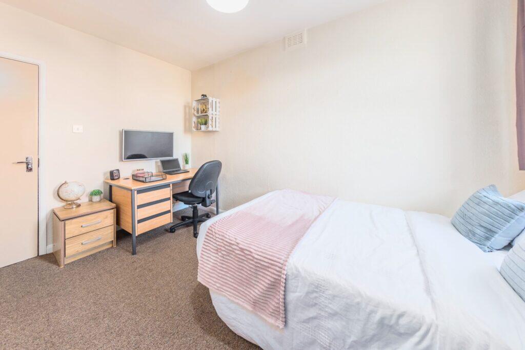 6 bedroom terraced house for rent