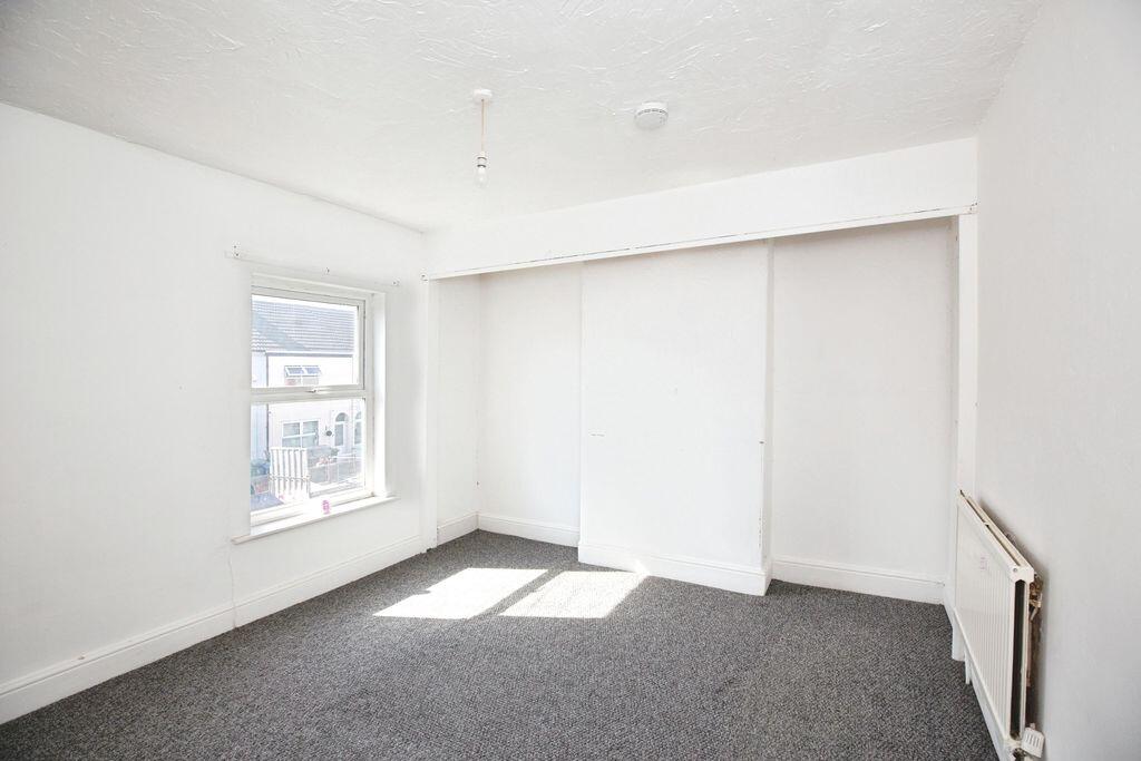 House in Doncaster, North East Lincolnshire - More
