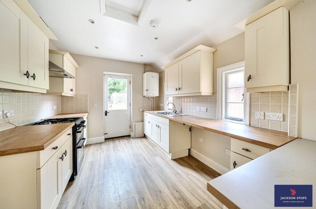 Dukes Cottages, Watling Street, Little Brickhill, Buckinghamshire, MK17 photo 4